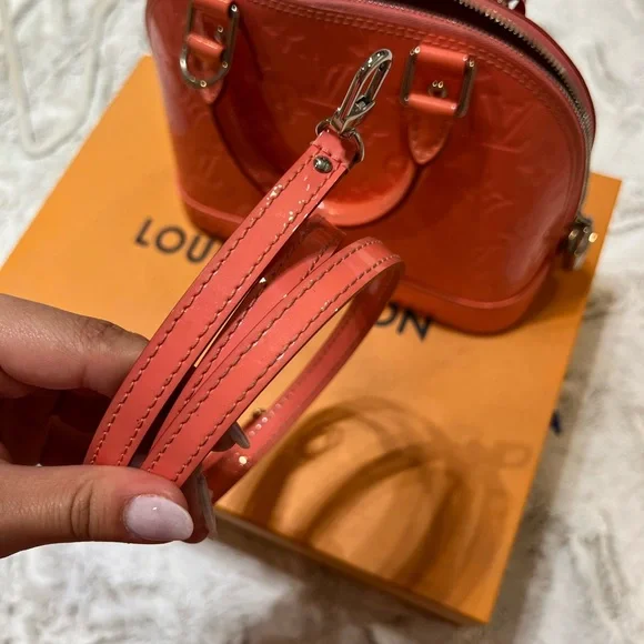 Louis Vuitton Alma BB in rare color - Picture 8 of 13